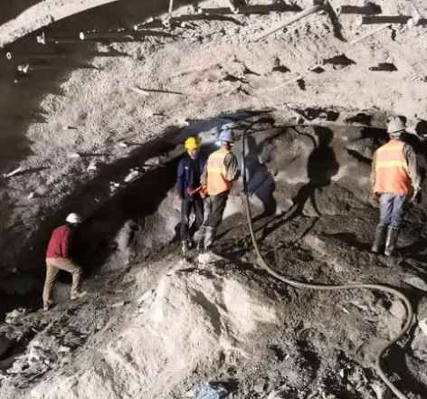 珠晖隧道拱顶带模注浆料，微膨胀注浆料的特点及施工工艺